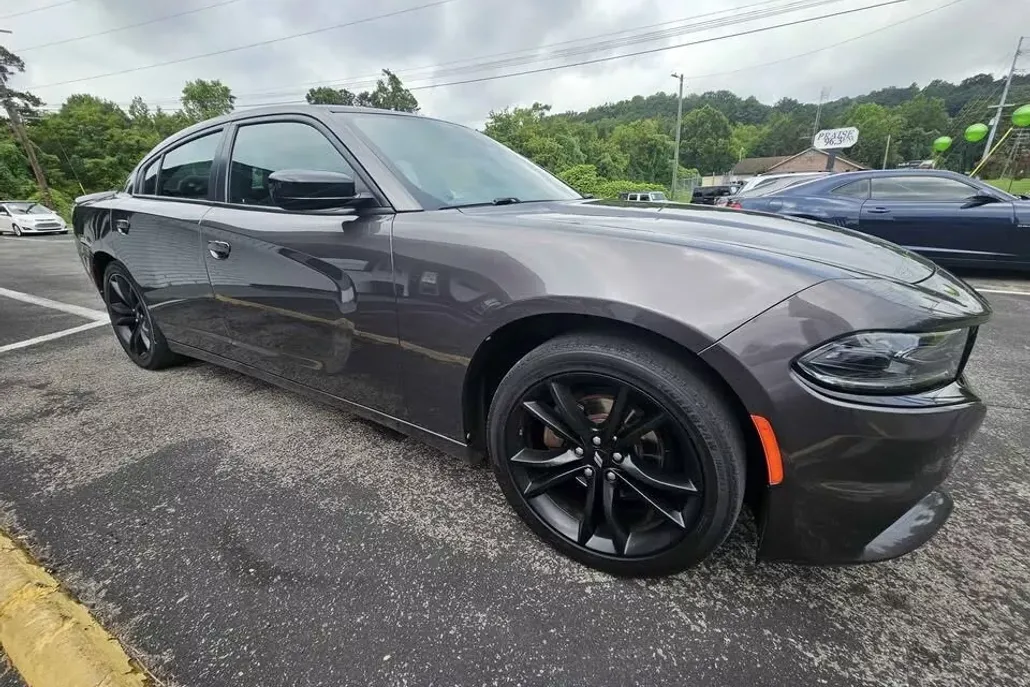 2017 Dodge Charger SE photo 1