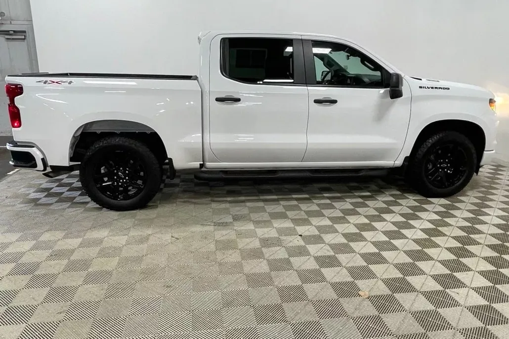 2024 Chevrolet Silverado 1500 Custom photo 1