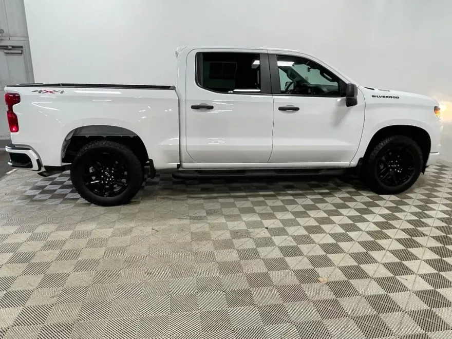 2024 Chevrolet Silverado 1500 Custom photo 1