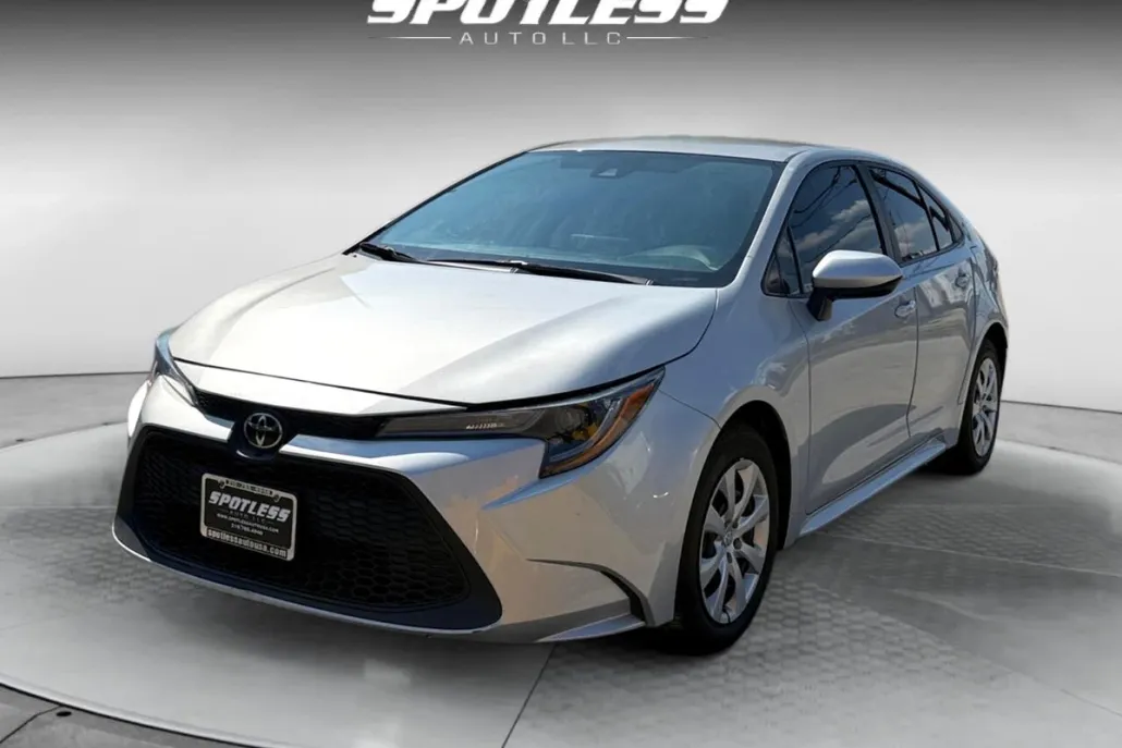 2022 Toyota Corolla LE photo 1