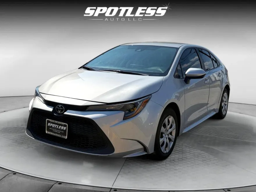 2022 Toyota Corolla LE photo 1