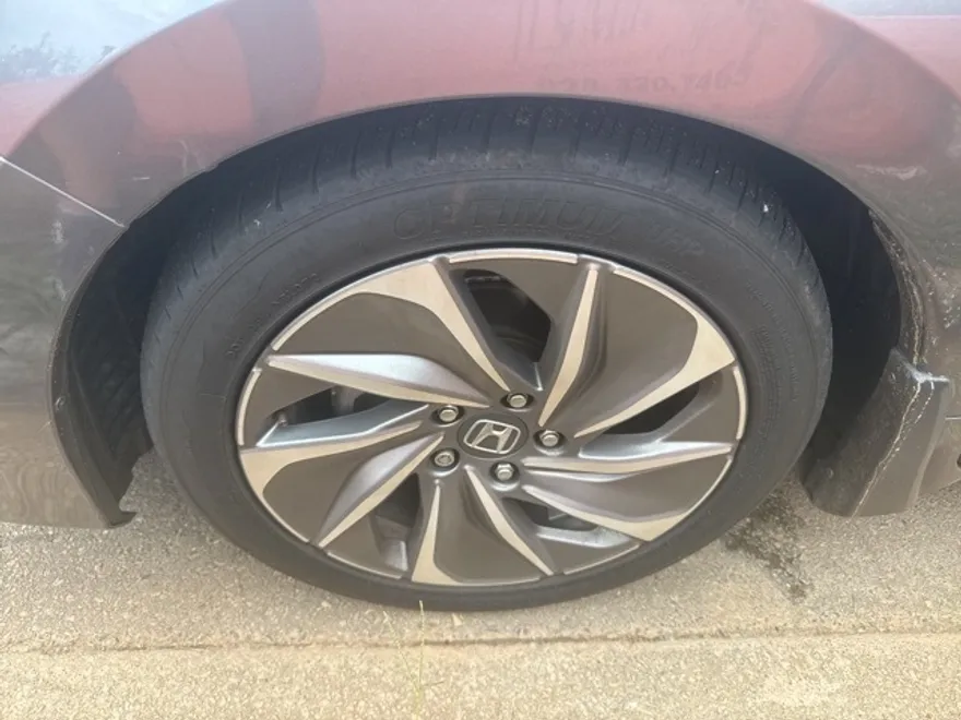 2019 Honda Insight Touring photo 1