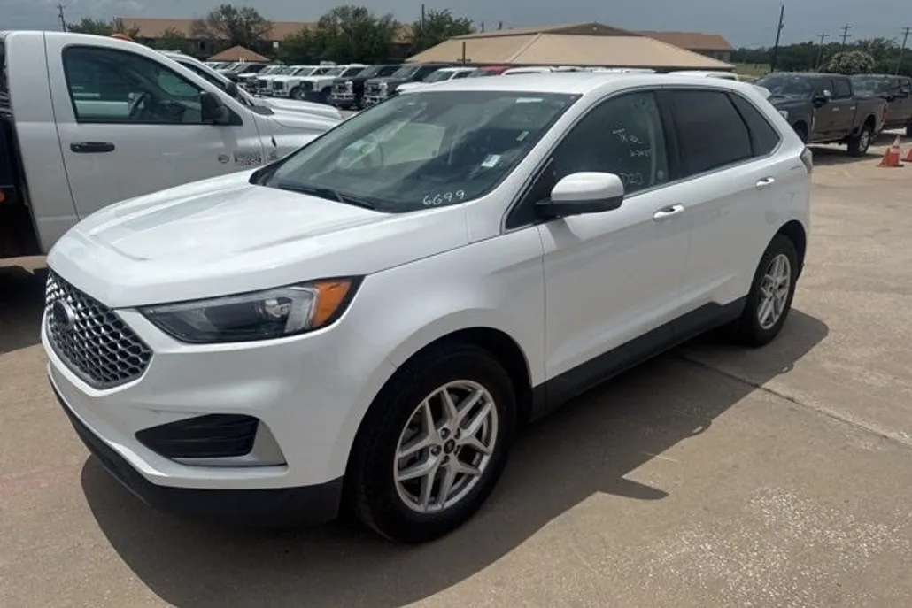 2024 Ford Edge SEL photo 1