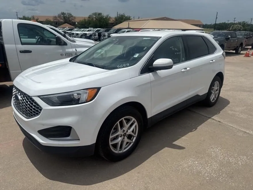 2024 Ford Edge SEL photo 1
