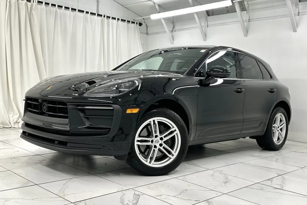 2025 Porsche Macan Base photo 1