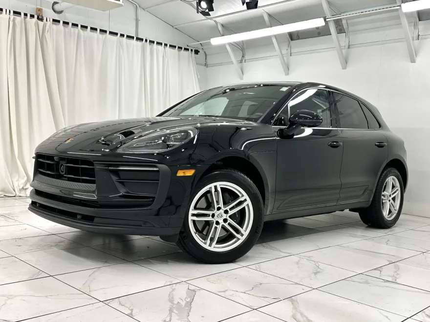 2025 Porsche Macan Base photo 1