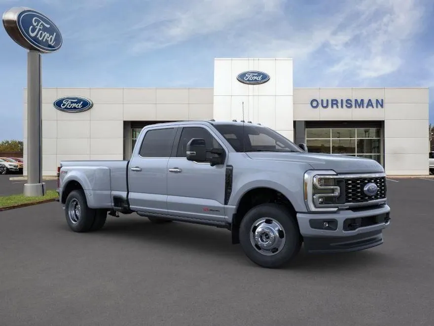 2025 Ford F-350 Platinum photo 1