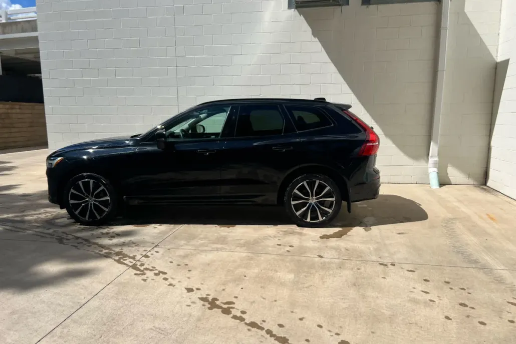 2023 Volvo XC60 B5 Plus photo 1