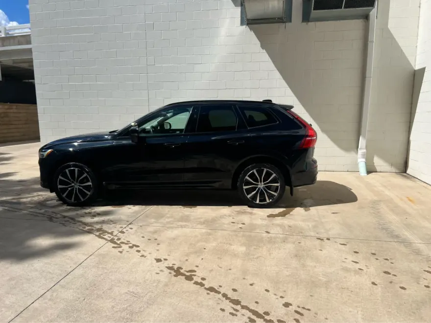 2023 Volvo XC60 B5 Plus photo 1