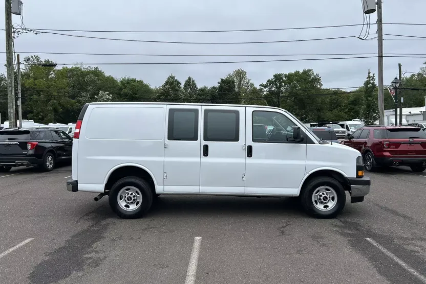 2023 Gmc Savana Cargo 2500 photo 1