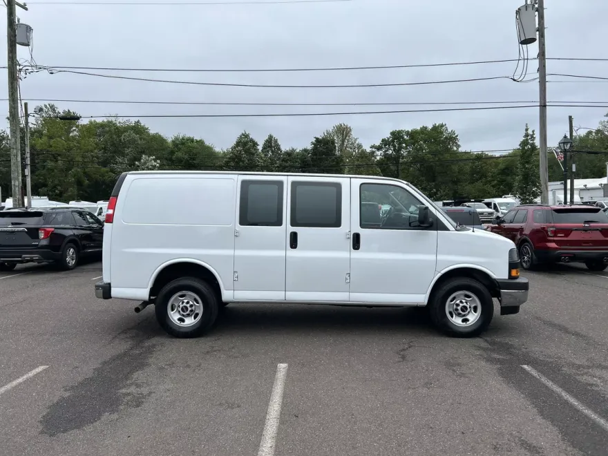 2023 Gmc Savana Cargo 2500 photo 1