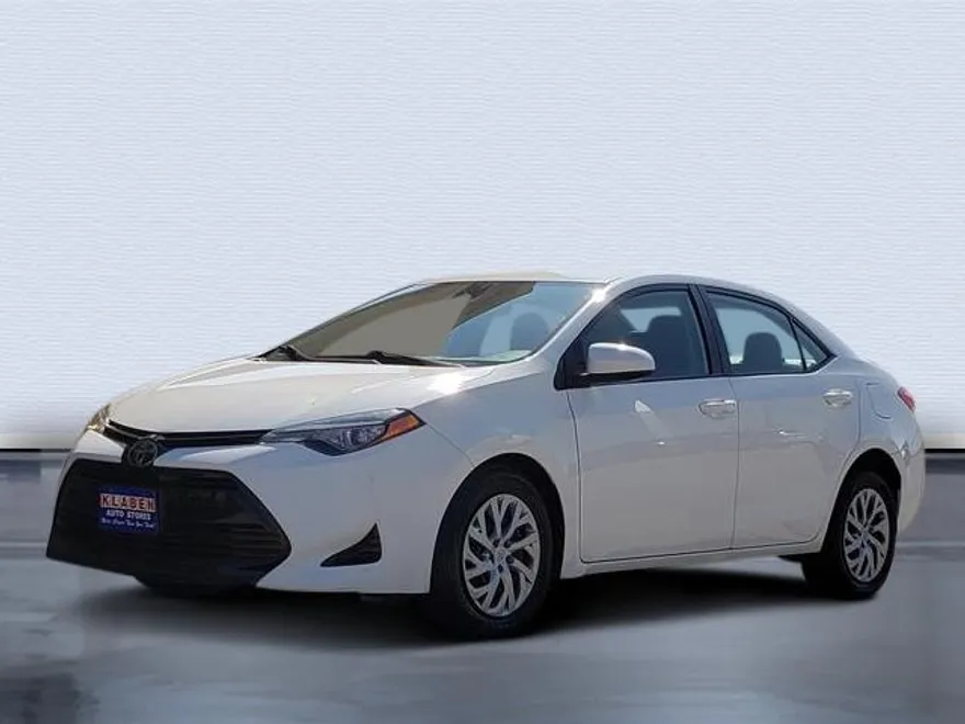 2017 Toyota Corolla LE photo 1