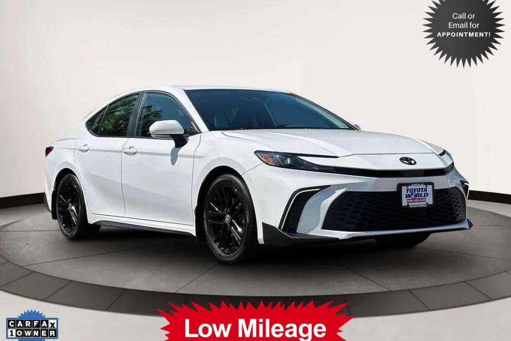 2025 Toyota Camry LE photo 1