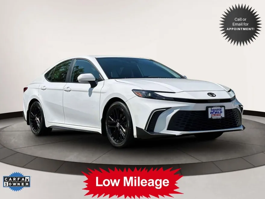 2025 Toyota Camry LE photo 1