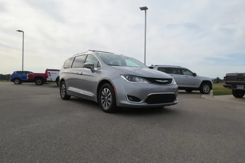 2020 Chrysler Pacifica Hybrid Limited photo 1