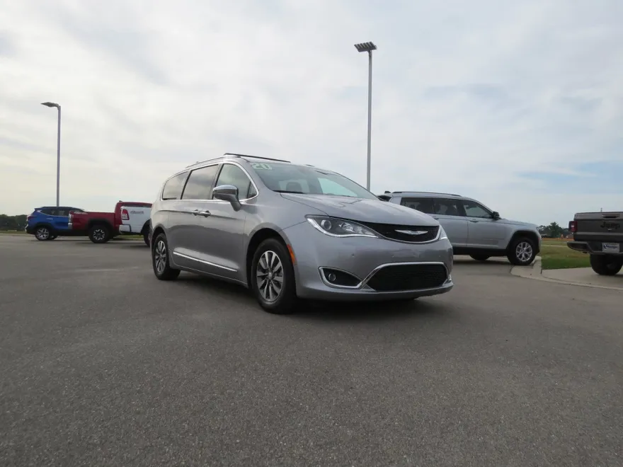 2020 Chrysler Pacifica Hybrid Limited photo 1