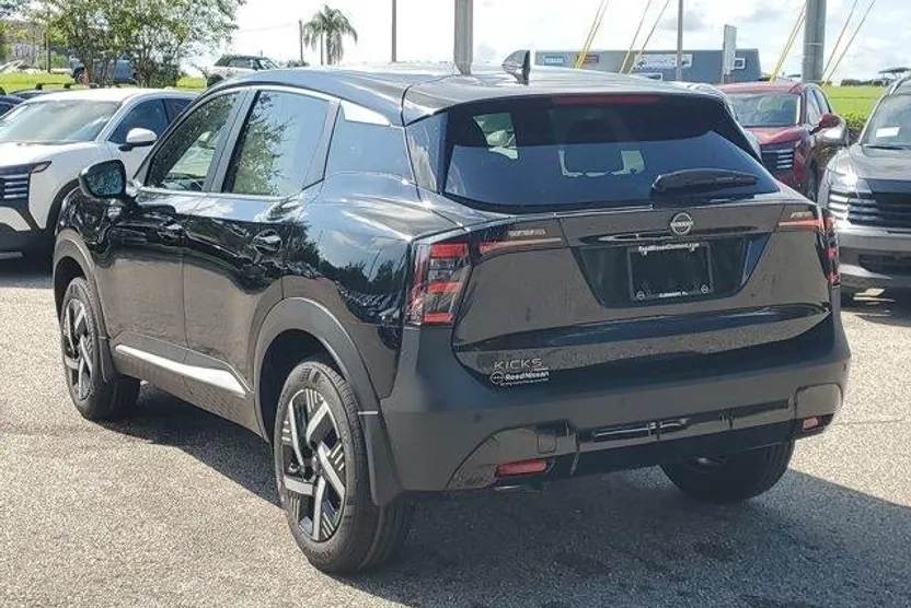 2025 Nissan Kicks SV photo 1