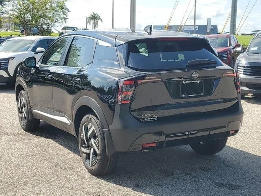 2025 Nissan Kicks SV photo 1
