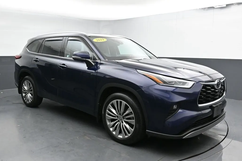 2022 Toyota Highlander Platinum photo 1