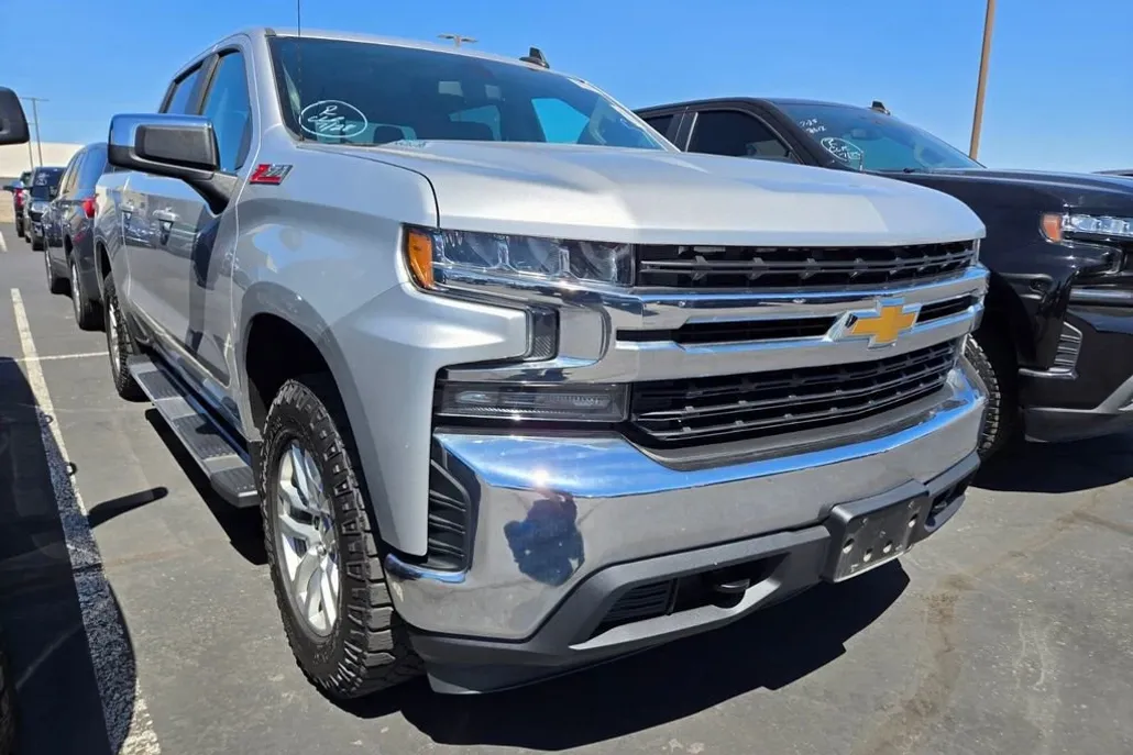 2020 Chevrolet Silverado 1500 LT photo 1