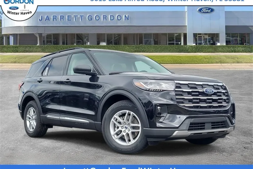 2025 Ford Explorer photo 1