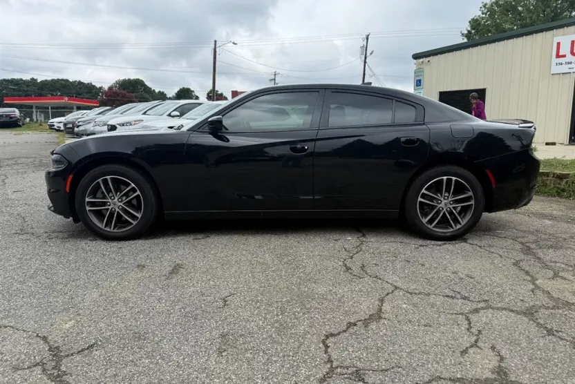 2019 Dodge Charger SXT AWD photo 1