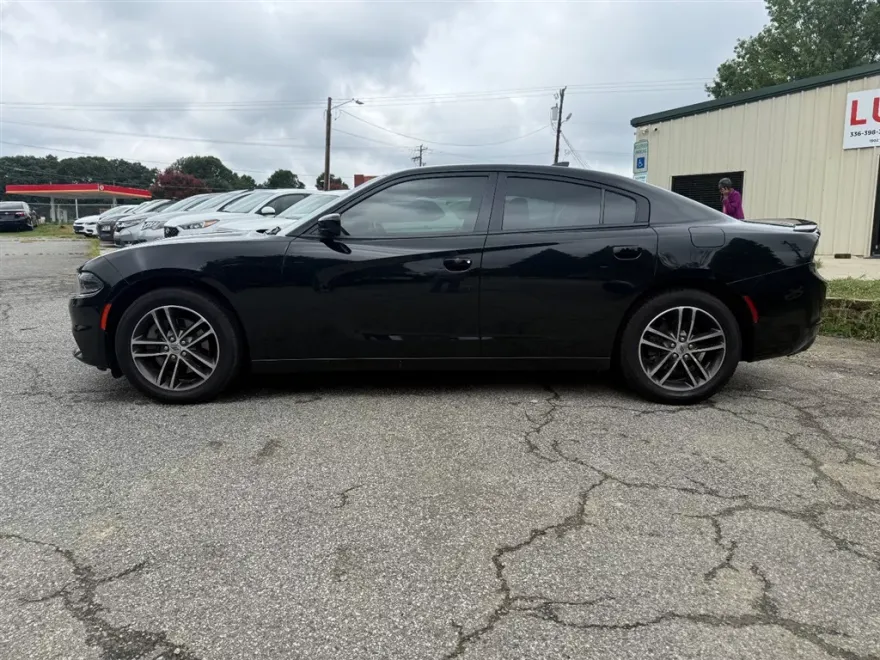 2019 Dodge Charger SXT AWD photo 1
