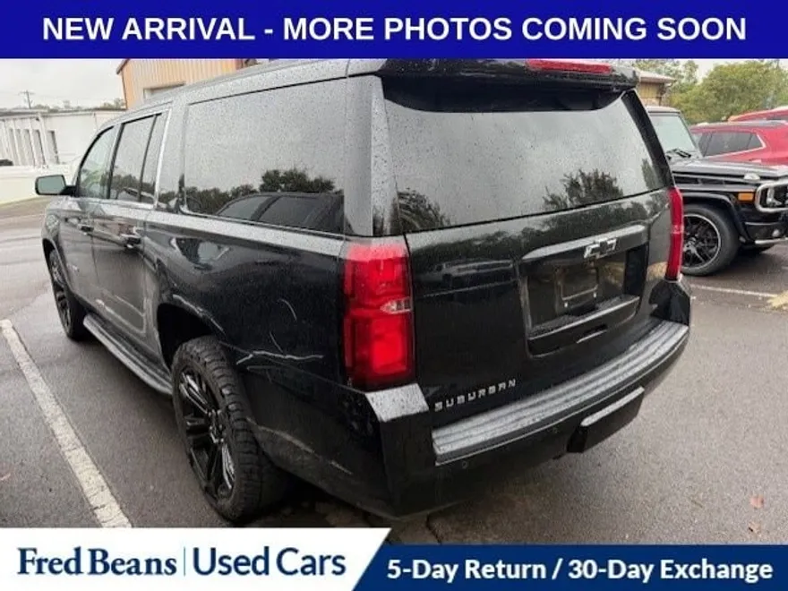 2018 Chevrolet Suburban LT photo 1