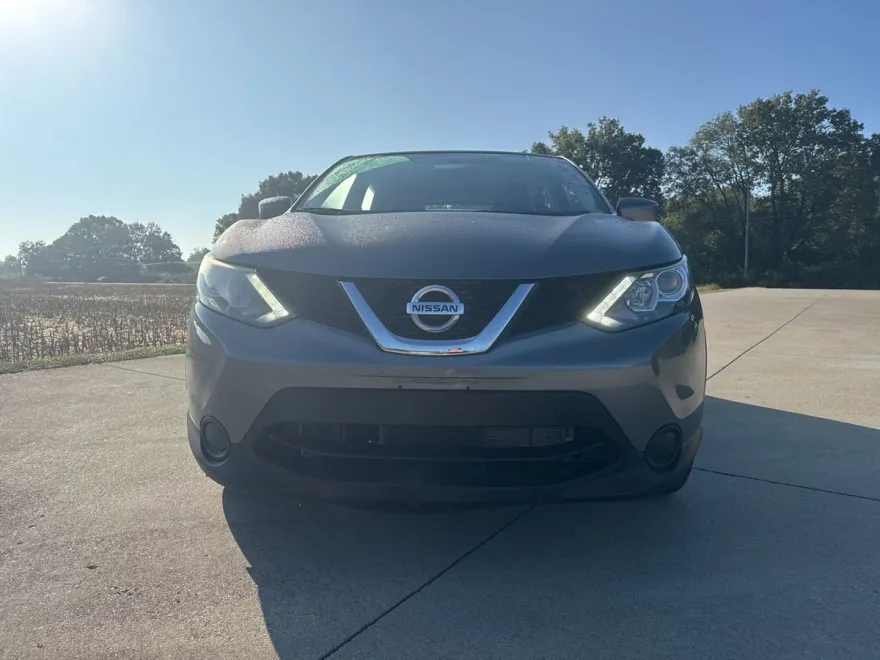 2017 Nissan Rogue Sport S photo 1