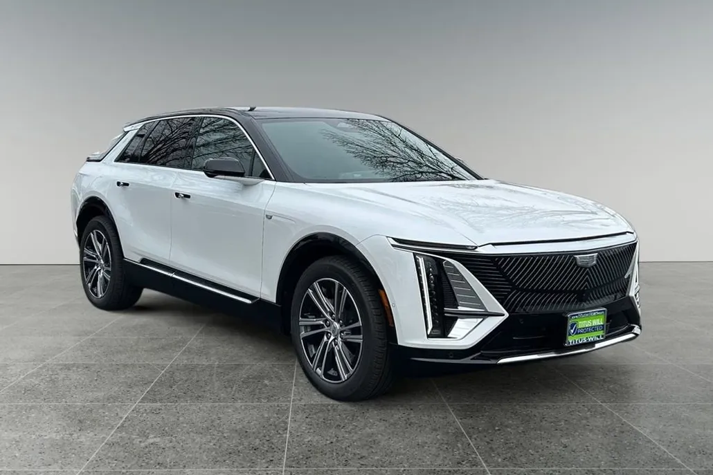 2025 Cadillac Lyriq Luxury photo 1