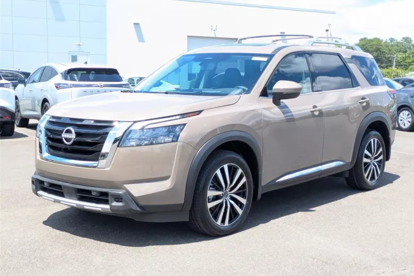 2025 Nissan Pathfinder Platinum photo 1