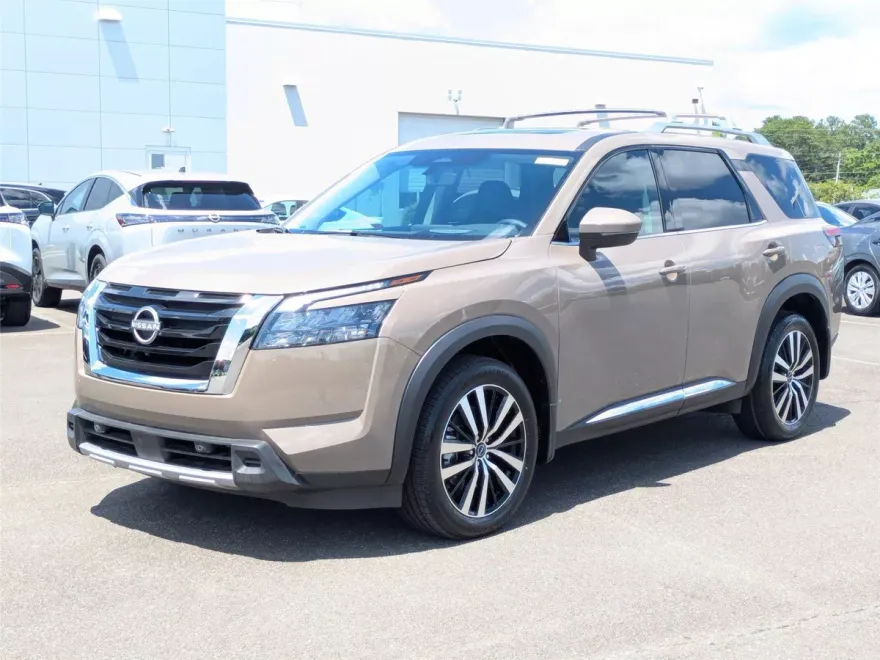 2025 Nissan Pathfinder Platinum photo 1