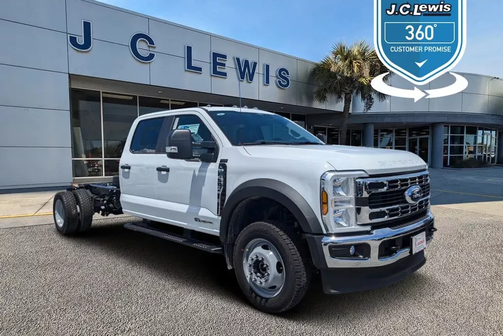 2025 Ford F-550 XL photo 1