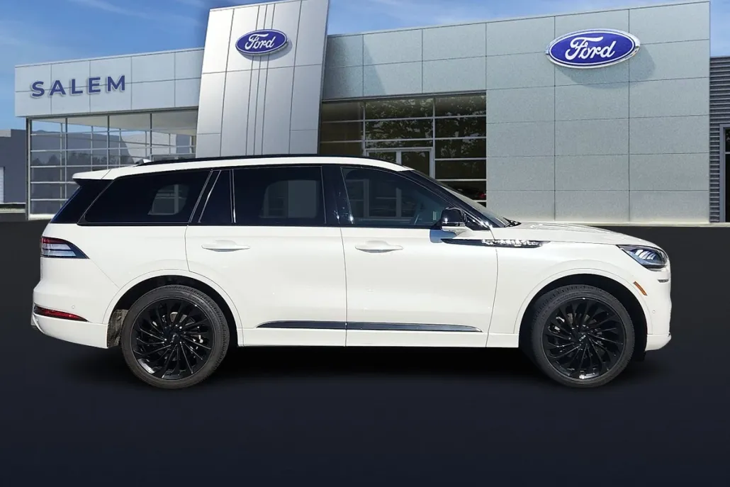 2023 Lincoln Aviator Reserve photo 1