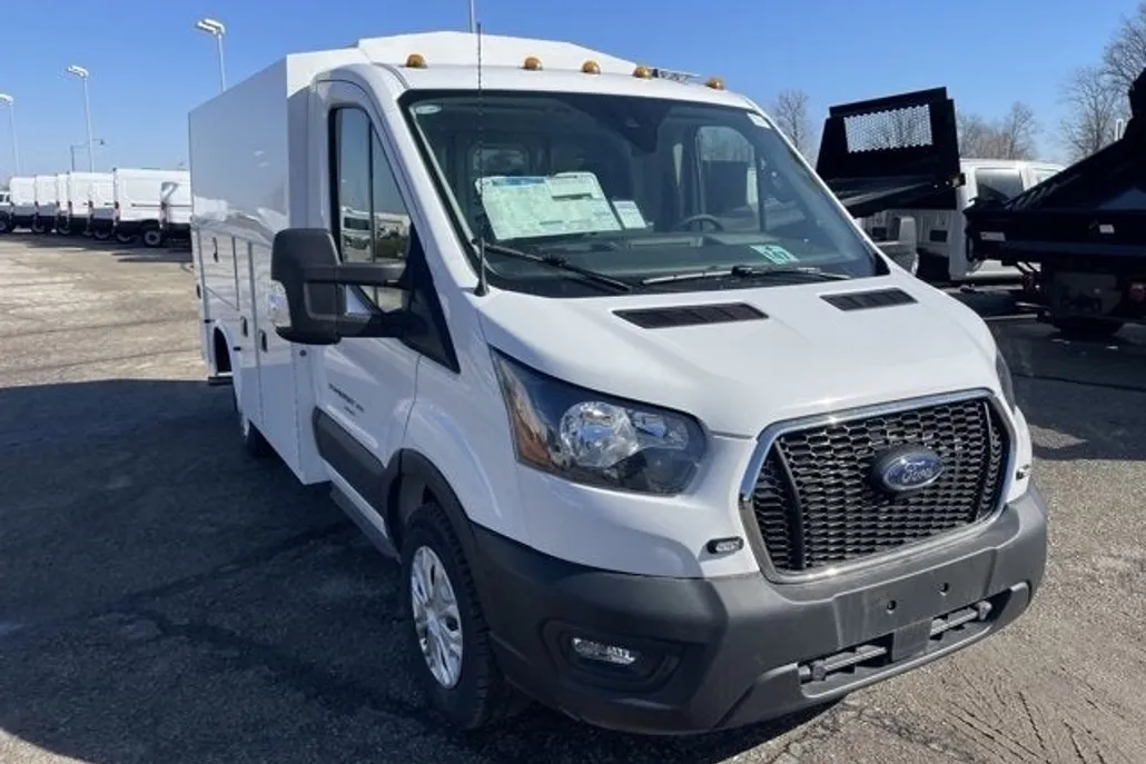 2024 Ford Transit Cutaway photo 1
