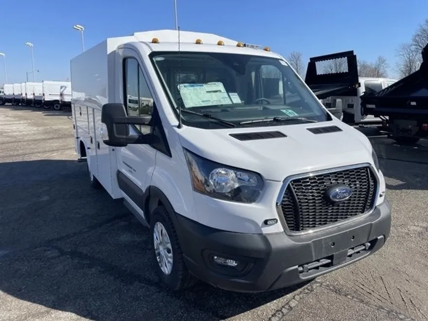 2024 Ford Transit Cutaway photo 1
