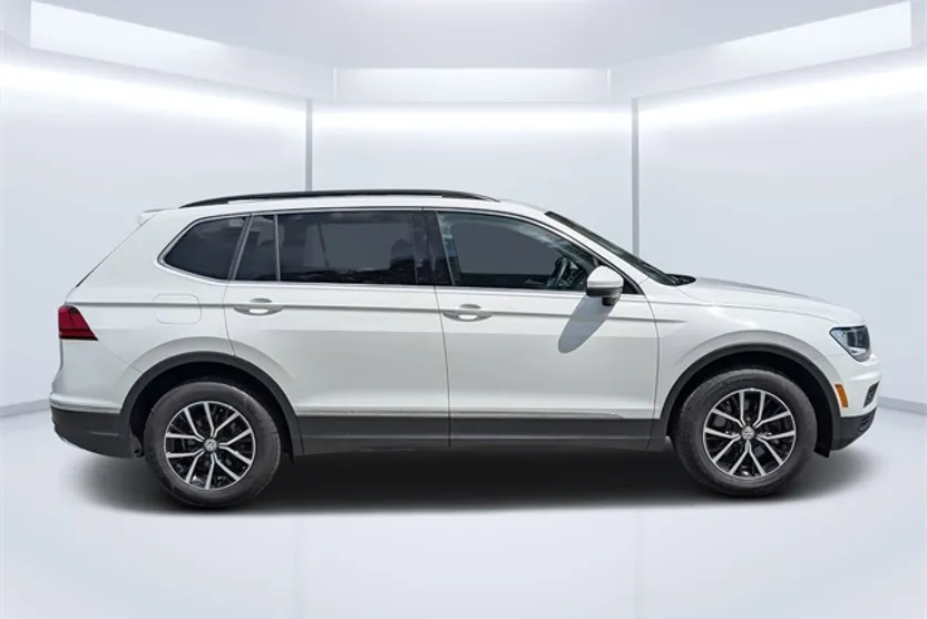2021 Volkswagen Tiguan SE photo 1