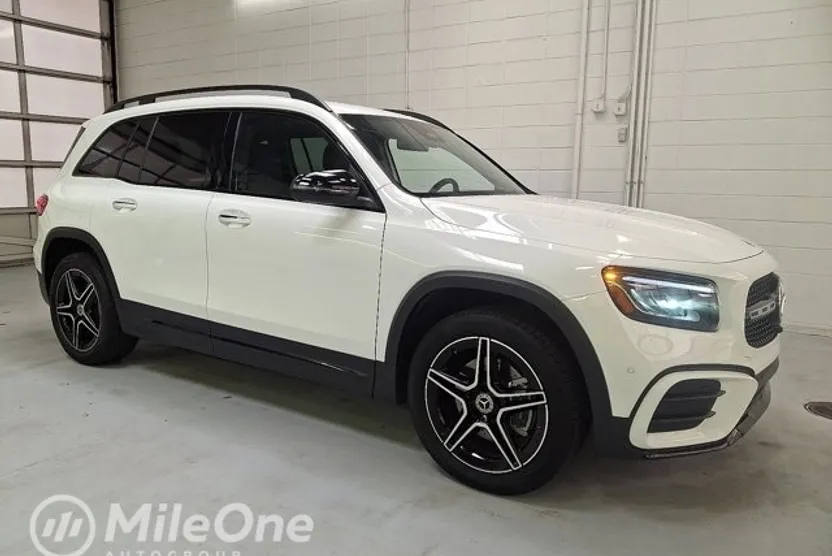 2025 Mercedes Benz GLB 250 4MATIC photo 1