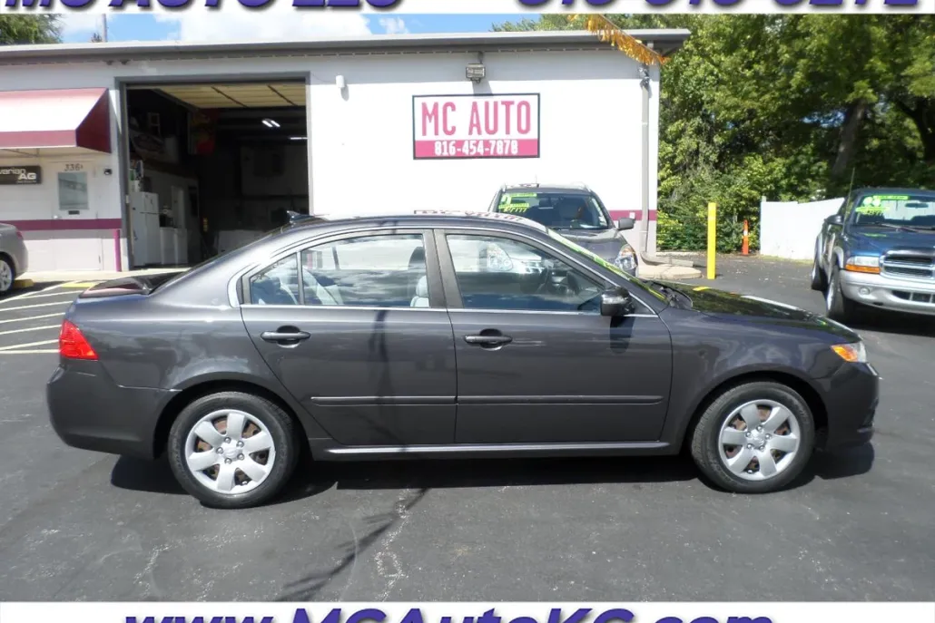 2010 Kia Optima LX photo 1