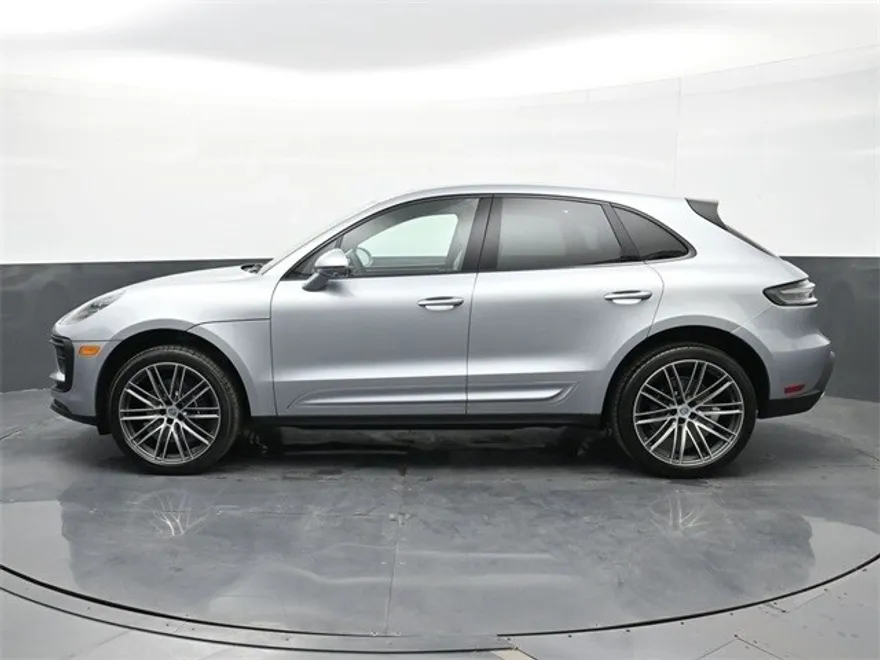 2025 Porsche Macan T photo 1