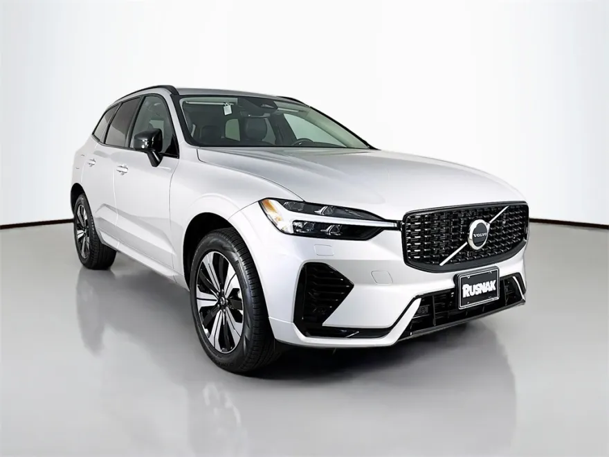 2025 Volvo XC60 Hybrid T8 Core photo 1