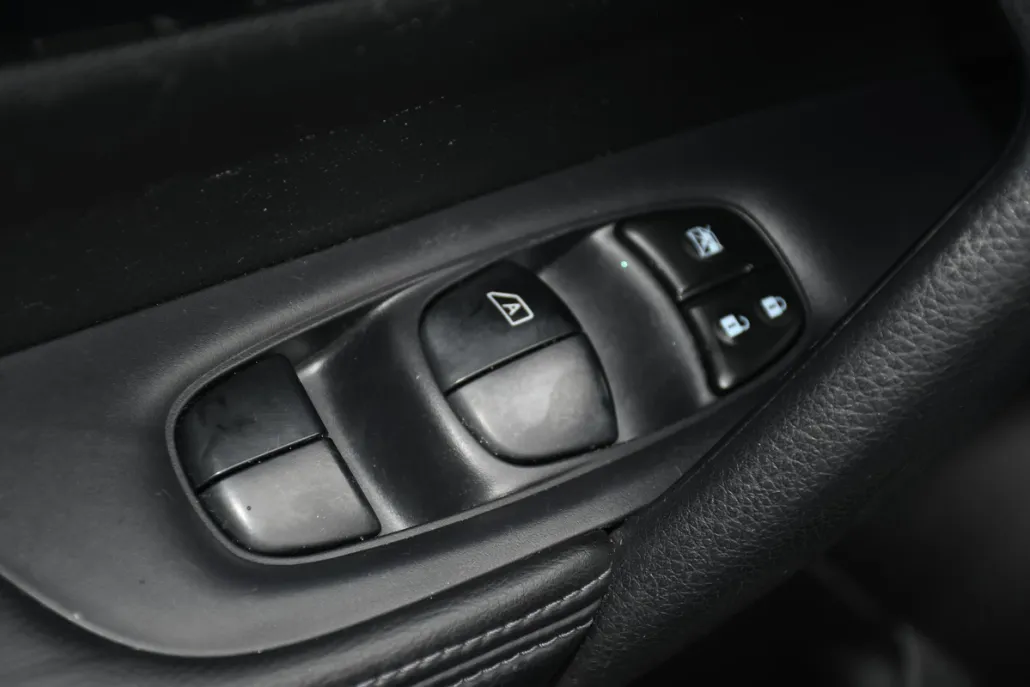 2014 Nissan Rogue SL photo 1