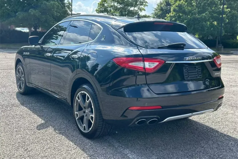 2017 Maserati Levante S photo 1