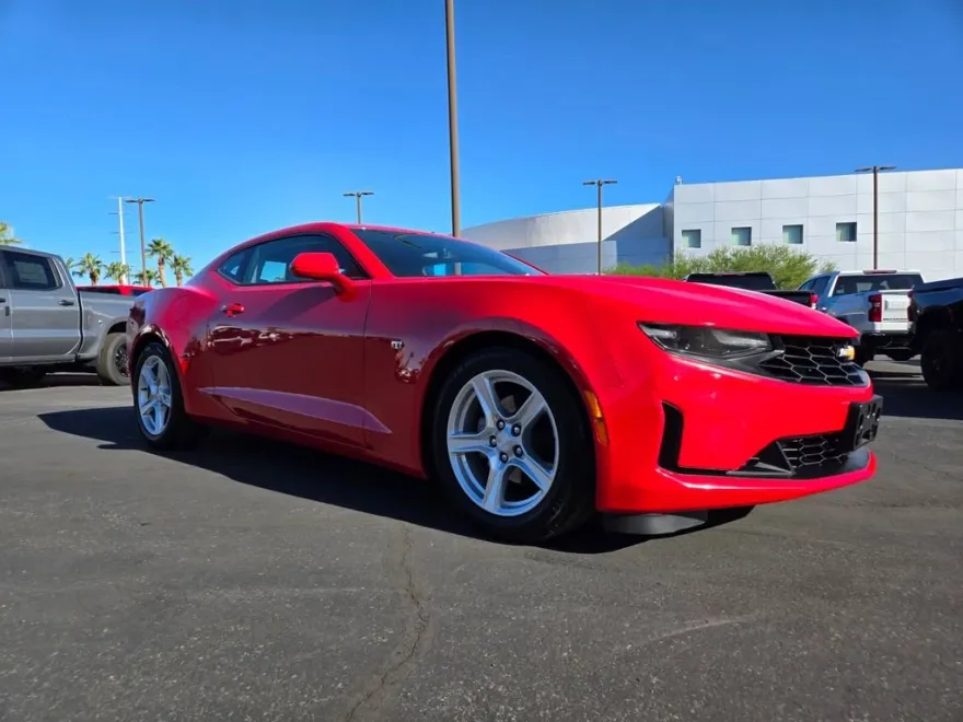 2023 Chevrolet Camaro 1LT photo 1