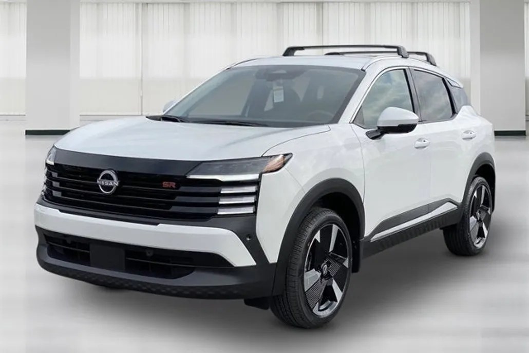 2025 Nissan Kicks SR photo 1