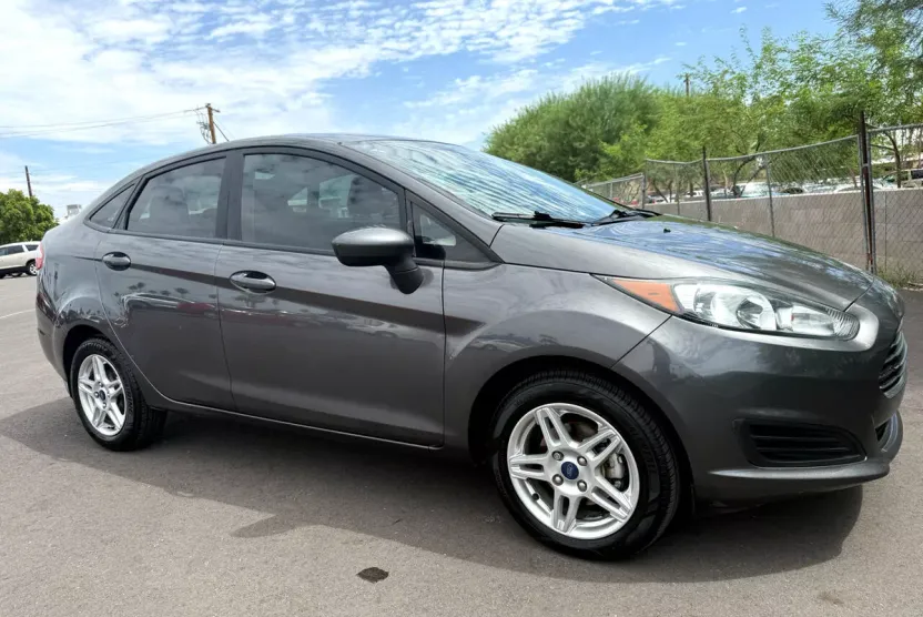 2018 Ford Fiesta SE photo 1