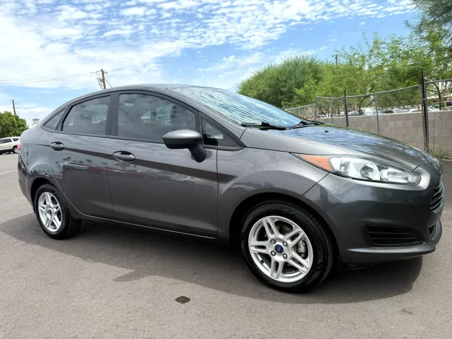 2018 Ford Fiesta SE photo 1