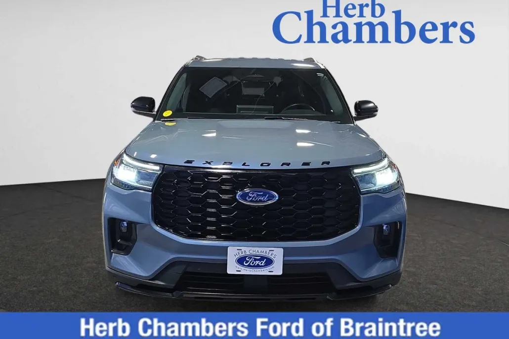 2025 Ford Explorer ST-Line photo 1