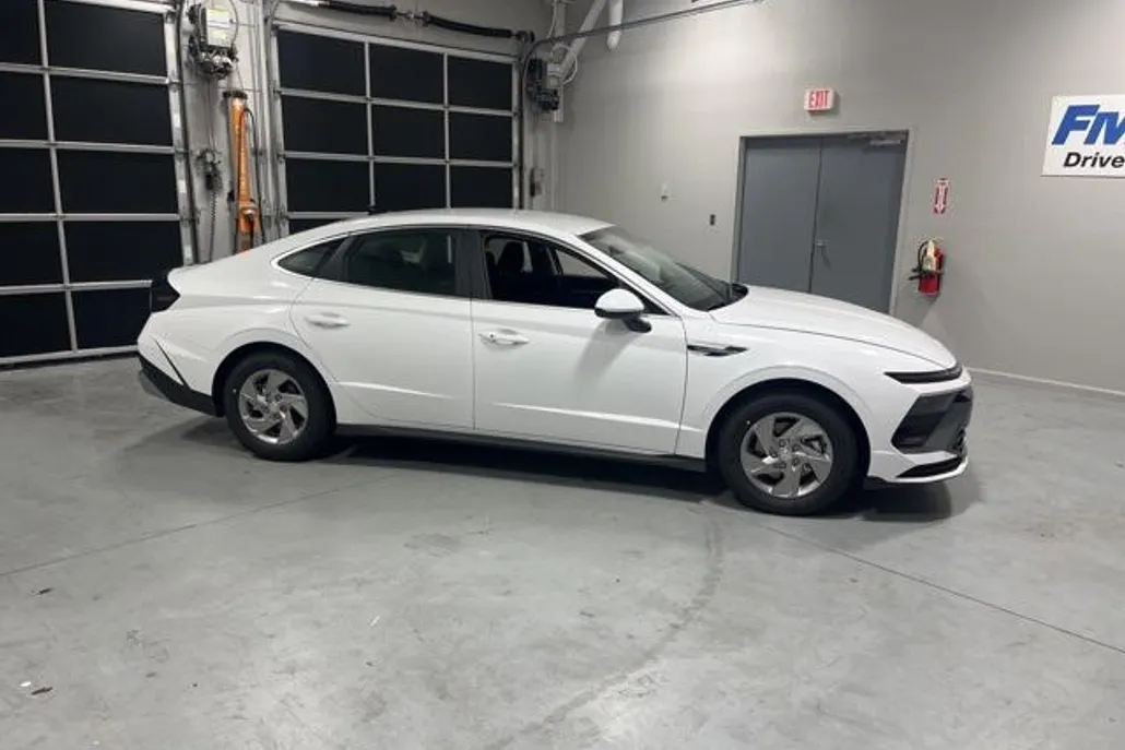 2026 Hyundai Sonata SE photo 1