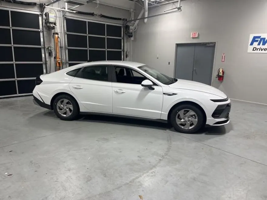 2026 Hyundai Sonata SE photo 1